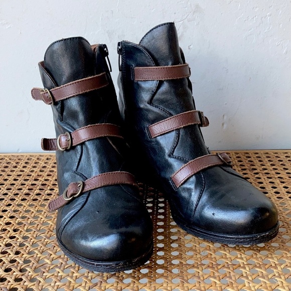 Eric Michael Lena Leather Ankle Booties - Picture 1 of 9